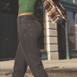 BDG High-Rise Mom Jean – Washed Black